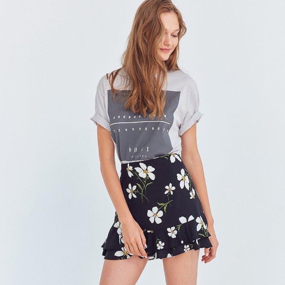 Kimchi Blue Floral Flippy Mini Skirt - Picture 2 of 6